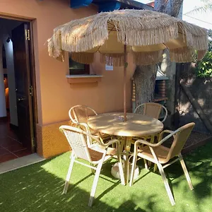 Apartamento Estudio Pareja Con Jardincito Privado Barbacoa Con Piscina Compartida, Cádiz